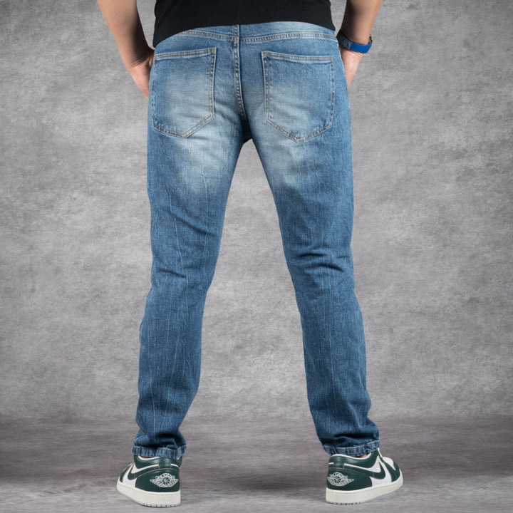 5' 8" short men wearing perfect fit washerd blue jeans 