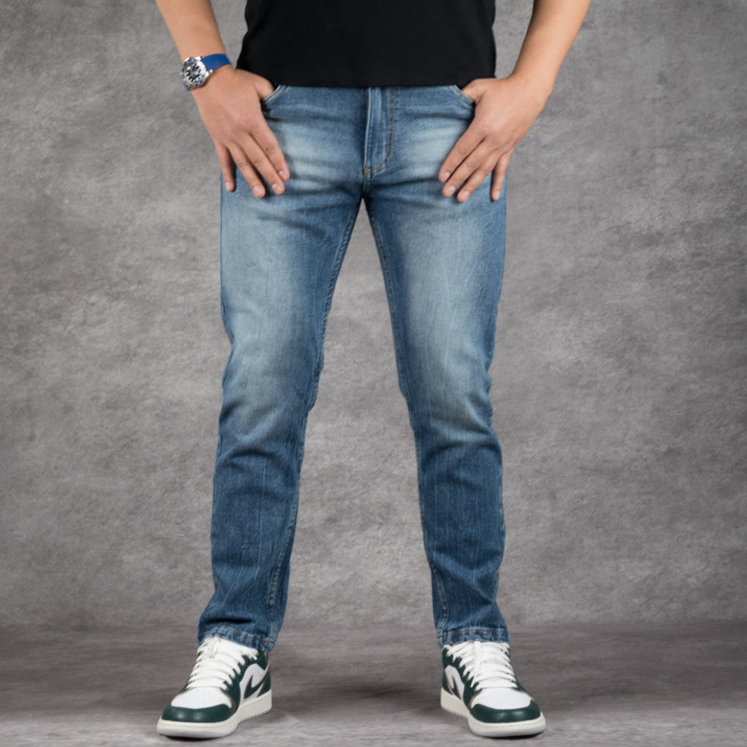 5' 8" short men wearing perfect fit washerd blue jeans 