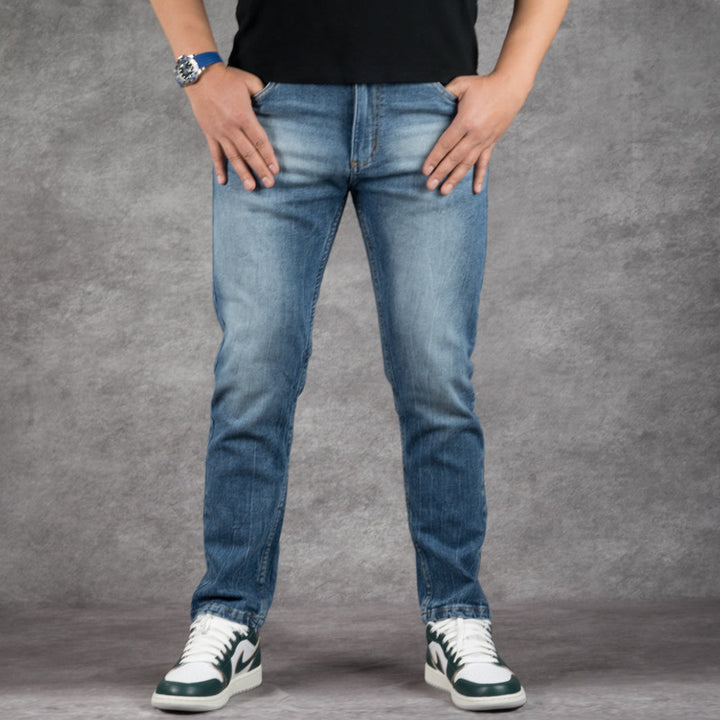 5' 8" short men wearing perfect fit washerd blue jeans 