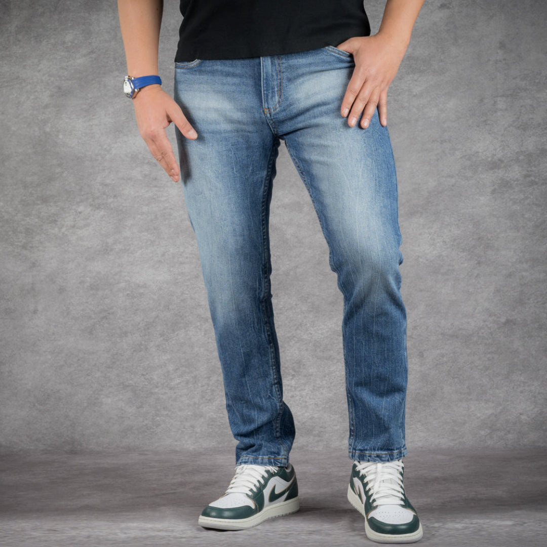 5' 8" short men wearing perfect fit washerd blue jeans 