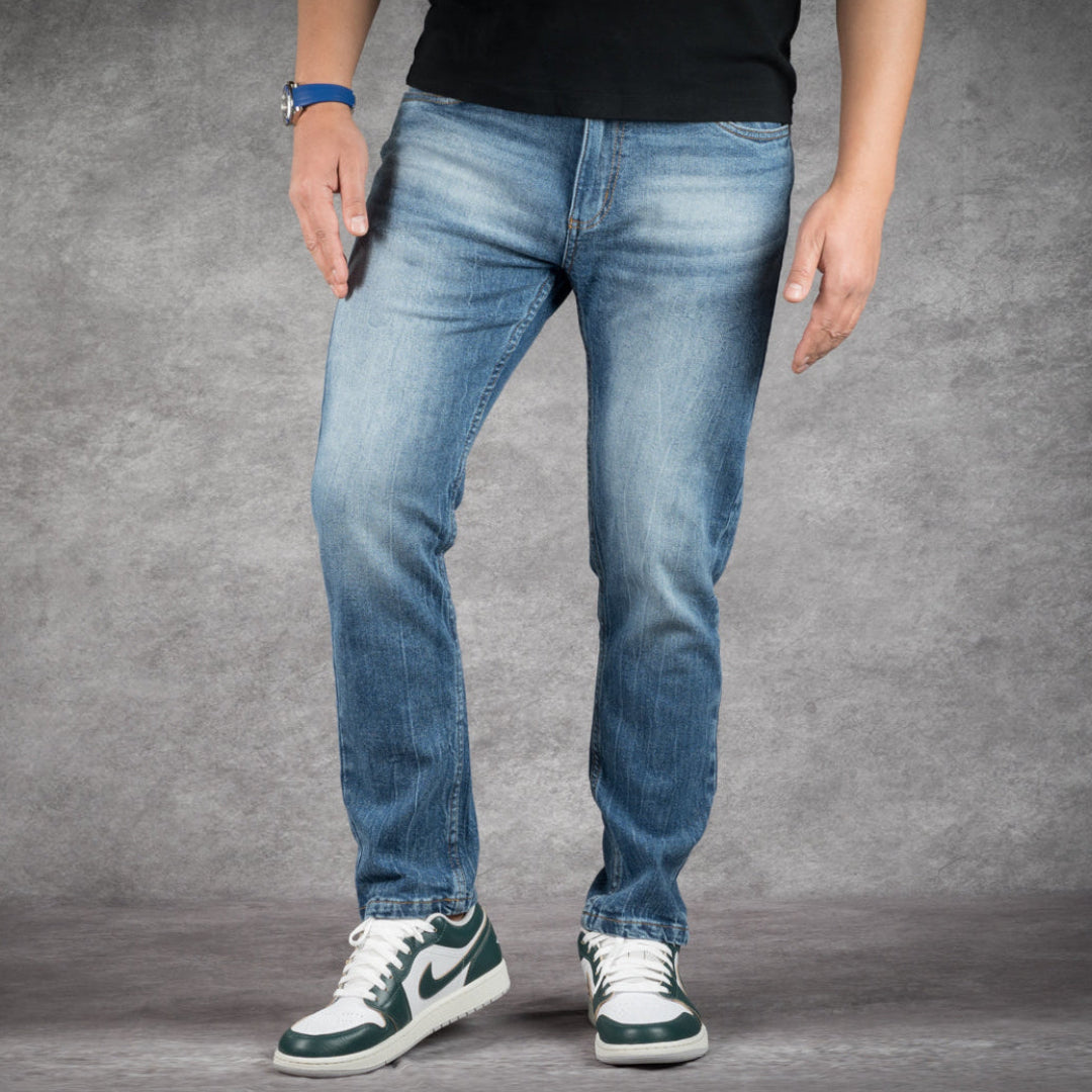 5' 8" short men wearing perfect fit washerd blue jeans 