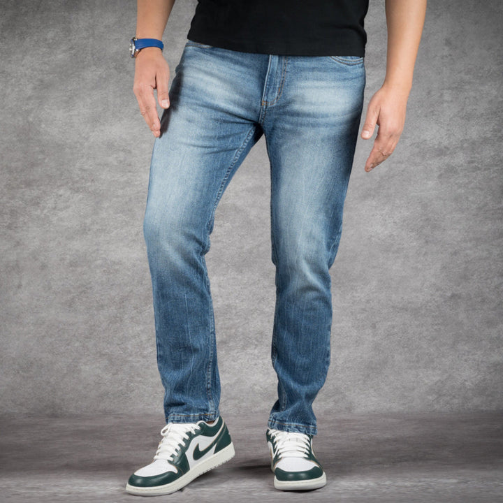 5' 8" short men wearing perfect fit washerd blue jeans 