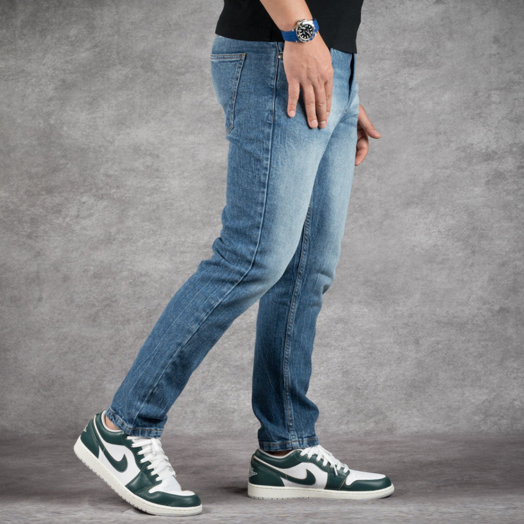 5' 8" short men wearing perfect fit washerd blue jeans 